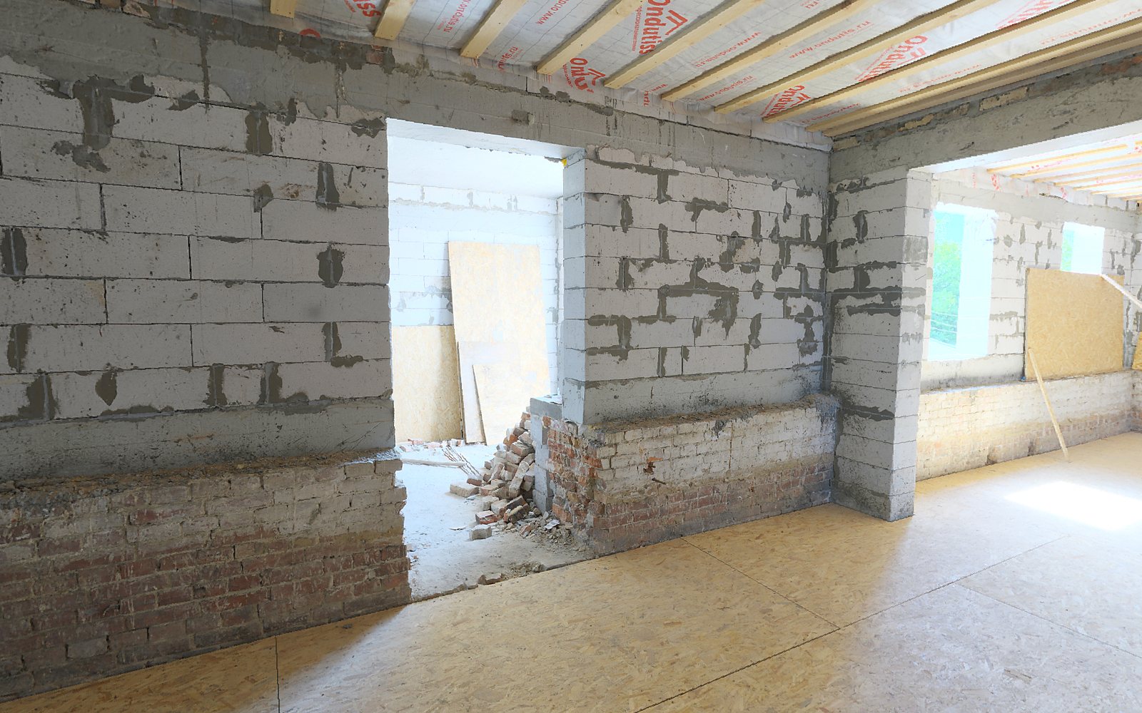 Casa en obra gris